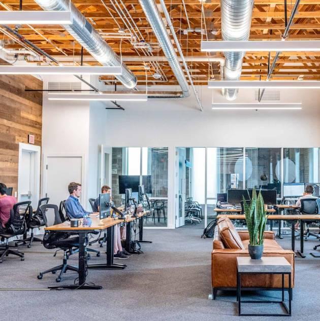Accueil et espaces de travail d'une entreprise
