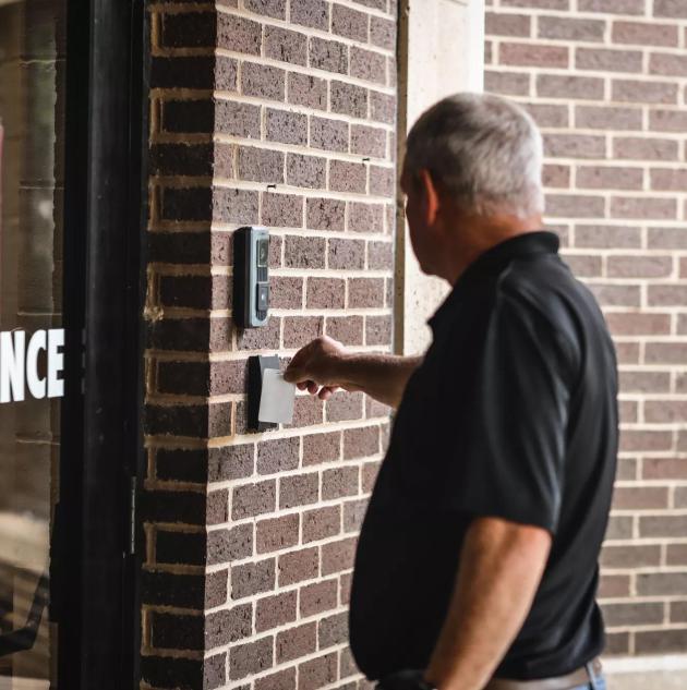 Contrôle des accès à une installation industrielle